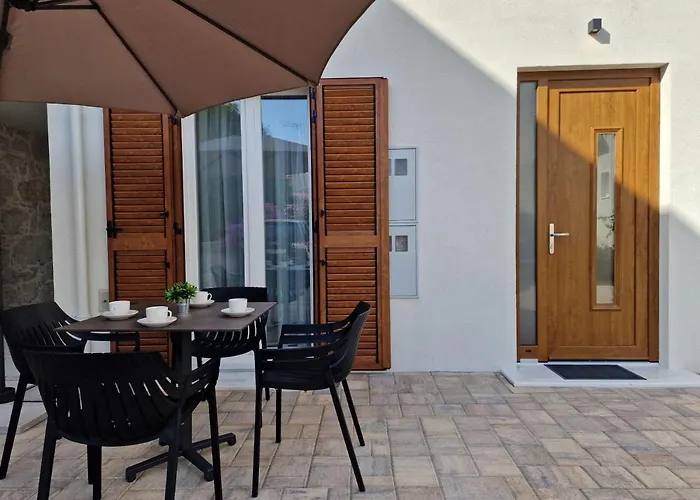 Apartments Miamare